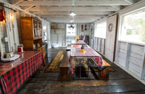 Sevierville Cabina | Lumberjack Family Retreat I Putt Putt I Pool Table I Darts I Hot Tub I Firepit