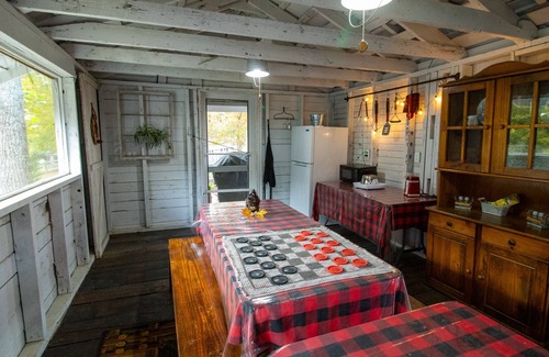 Sevierville Cabina | Lumberjack Family Retreat I Putt Putt I Pool Table I Darts I Hot Tub I Firepit