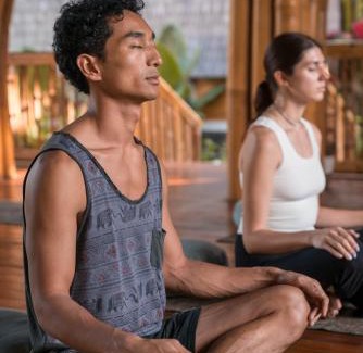 Pengosekan Cama Y Desayuno | Lumeria Yoga