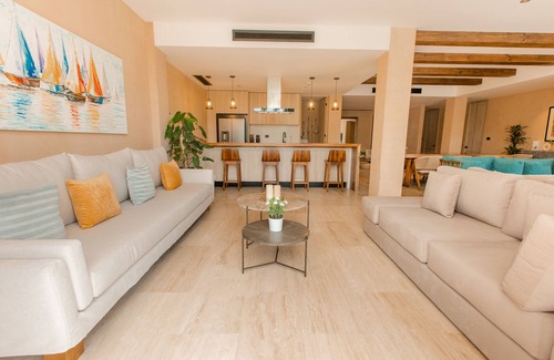Puerto Juarez Apartamento | Lumina at The Village Luxury Residences in Corasol