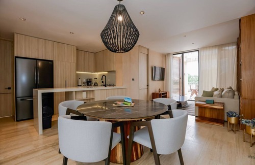 Puerto Juarez Apartamento | Lumina at The Village Luxury Residences in Corasol