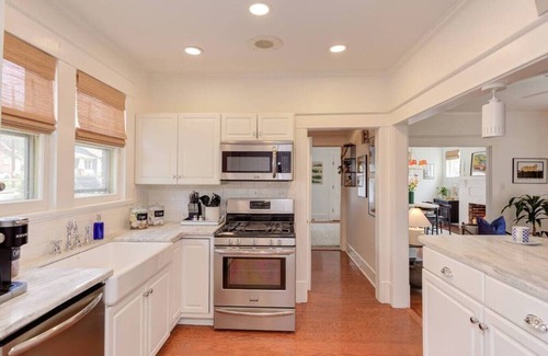 Burlington Casa | Luminious historic home bursting with color