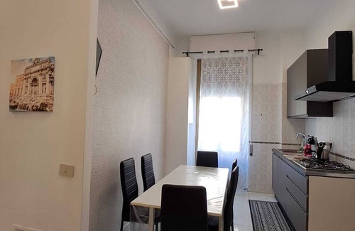 Pigneto Apartamento | Luminoso Appartamento a 2km dal Centro di Roma. Ideale per Piccoli Gruppi