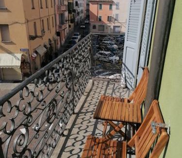 Oltretorrente Apartamento | Luminoso appartamento in centro storico.