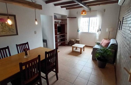 Godoy Cruz Apartamento | Luminoso departamento para 1-3 pnas, con cochera en Godoy Cruz