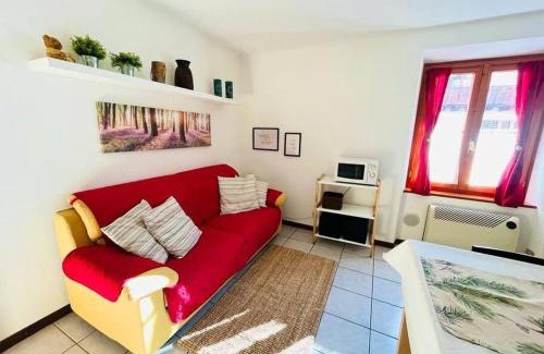 Carona Apartamento | Luminoso in centro paese