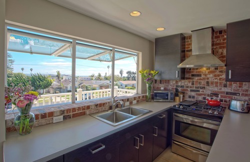 North Pacific Beach Casa | Casa tranquila con piscina compartida, que está cerca de la playa y la bahía!