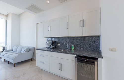 Piloto Adolfo Lopez Mateos Apartamento | Luna Blanca 1201 by Kivoya
