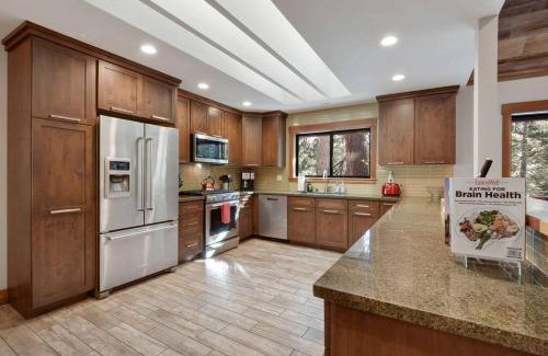 Kings Beach Casa | Luna Cabin - 5BR Hot Tub A/C Game Room EV Charger