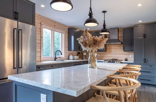 Chatsworth Casa | Luna Log House | An Arrivals Stay | 5 Bdrm + Sauna