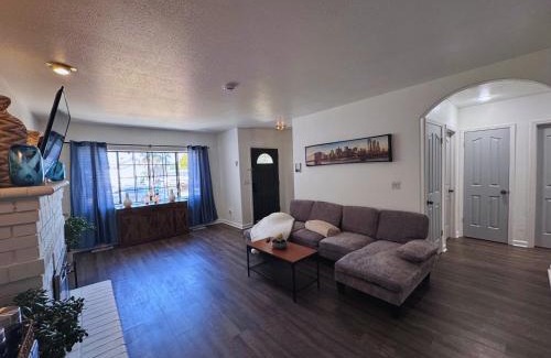Castro Valley Casa | Luna's Cozy Private Hosted Suite with Fireplace and 2 Bedrooms