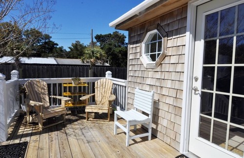 Ocracoke Casa | Luna Mar: Alquiler acogedor para perros está situado en el centro.