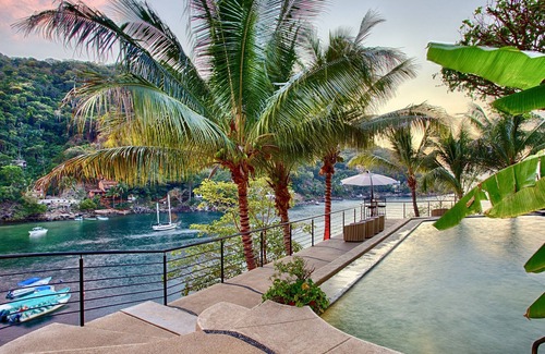 Boca de Tomatlan Hotel | Luna Suite With two King Size Beds, With Walk out Terrace Overlooking the Beach