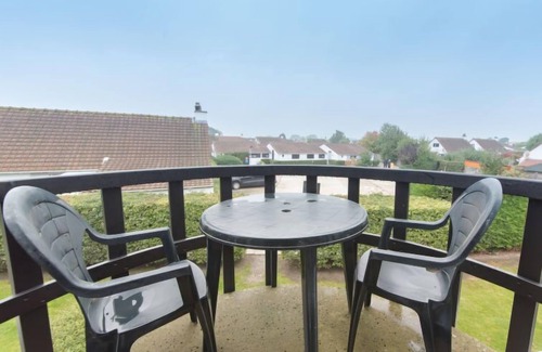 De Haan Apartamento | Luna with parking and shared pool by Interhome