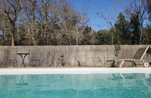 Merignac Casa | Lunch with the squirrels