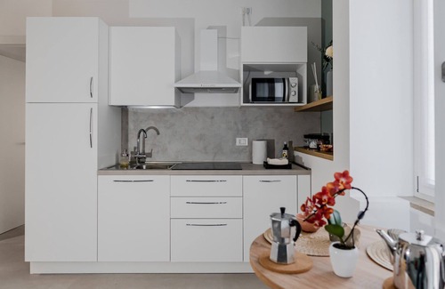 San Zeno Apartamento | Lungo Adige Bright Apt Near Borgo Trento Hospital!