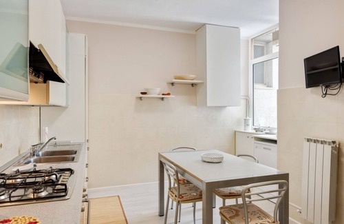 Luni Mare Apartamento | Luni Mare Bright Terrace Flat With Parking