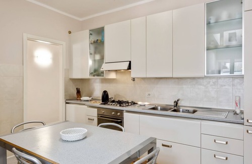 Luni Mare Apartamento | Luni Mare Bright Terrace Flat With Parking