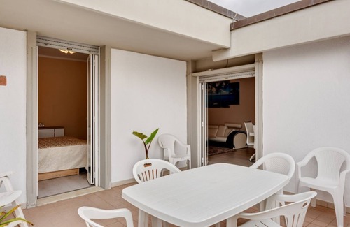 Luni Mare Apartamento | Luni Mare Bright Terrace Flat With Parking
