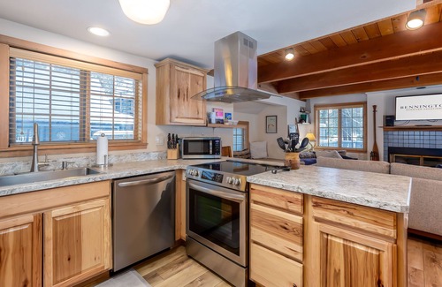 Deer Park Casa | LUPI02 - Cozy Sunriver Getaway, Hot Tub