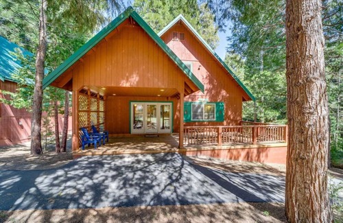 Strawberry Cabina | Lupine Spacious & Comfortable Retreat/Pet Friendly