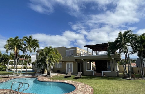 Luquillo Casa | Luquillo Beach- Puerto Rico, Villa de vacaciones de 4 dormitorios con piscina y WiFi