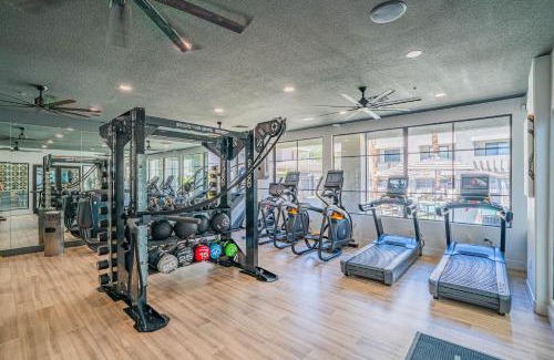 Glendale Sports and Entertainment District Apartamento | Lush 2BR Walk to Westgate Pool Gym WD