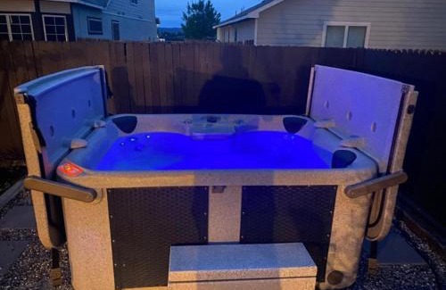 San Antonio Casa | Lush 4BR, Large Bckyd, Hot Tub (Tal)