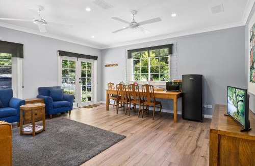 Colo Vale Apartamento | Lush and Charming Country Escape, Stunning Gardens