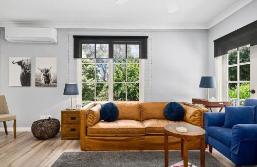 Colo Vale Apartamento | Lush and Charming Country Escape, Stunning Gardens