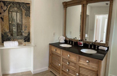 Southwest Coconut Grove Cabaña | Lush coconut grove oasis