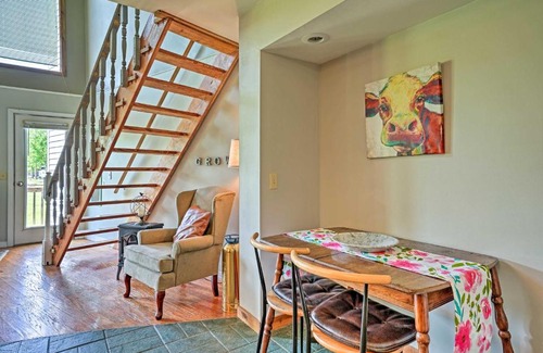 Wildwood Apartamento | Lush Condo with Deck and Hang Gliding On-Site!