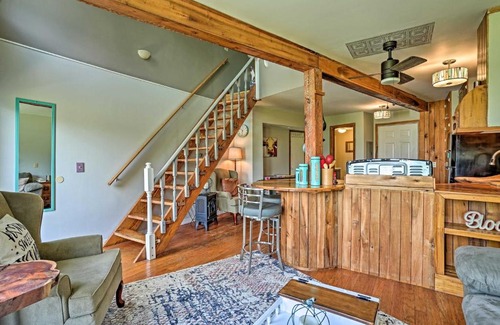 Wildwood Apartamento | Lush Condo with Deck and Hang Gliding On-Site!