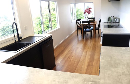 Tauranga Casa | Lush, eco, family retreat.