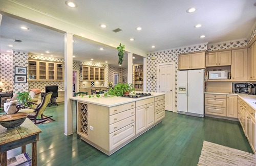 Jonesville Casa | Lush Elkin Home w/ Porch Views & Pool Table