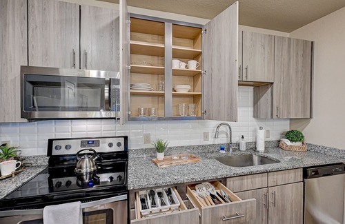 Northside Apartamento | Lush Emerald Nr JAX INT Airport & Shopping