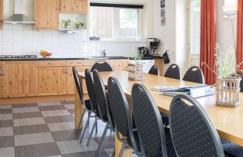 Sint Annaparochie Otro | Lush Farmhouse in St. Annaparochie with Infrared Sauna