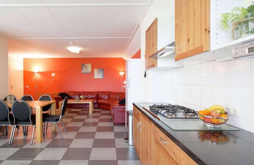 Sint Annaparochie Otro | Lush Farmhouse in St. Annaparochie with Infrared Sauna