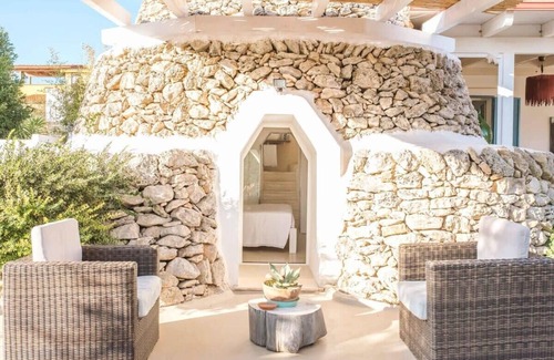 Torricella Peligna Villa | Lush Garden Villa Few Steps Away From Sea