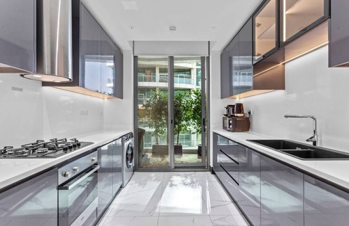 Business Bay Apartamento | Lush Living w jacuzzi and Burj Khalifa view