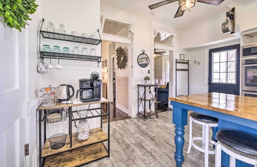 Edinburg Casa | Lush, Modern Farmhouse w/ Mtn Views & Sunroom