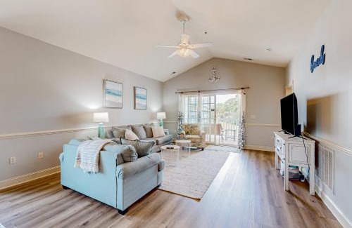Central Myrtle Beach Apartamento | Luster Leaf Villa