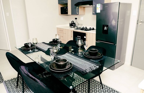 Greater Johannesburg Metropolitan Area Apartamento | Luthando Luxury Nest in Midrand, Carlswald