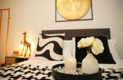 Luton Cama Y Desayuno | Luton Airport House, Opposite airport staff parking