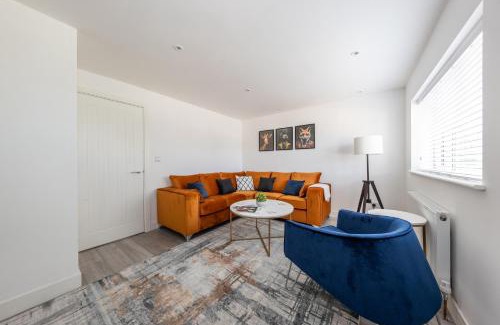 Luton Casa | LUTON LUXURY LIVING, LARGE PREMIUM HOUSE, NEWLY BUILT, FREE PARKING FOR UP TO 4 VEHICLES, GREAT ACCESS TO CENTRAL LUTON & THE M1 and A6, PERFECT FOR CONTRACTORS