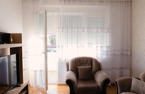 Pirot Apartamento | Lux 010