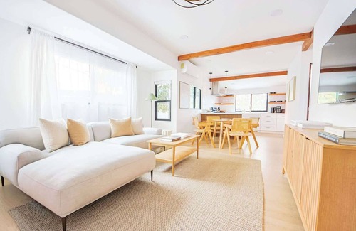 Los Feliz Casa | 2 Units Oasia Villa w terrace 12 pax