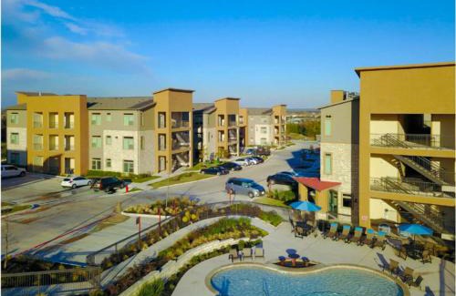 Montopolis Apartamento | LUX 2B2B with Pool & Parking near the Heart of Austin