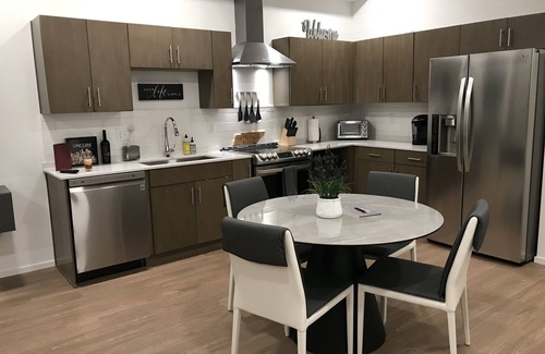 Edgehill Condominio | LUX 2BD / 2BA CONDO .5 MI de Lower Broadway- NASHVILLE, TN