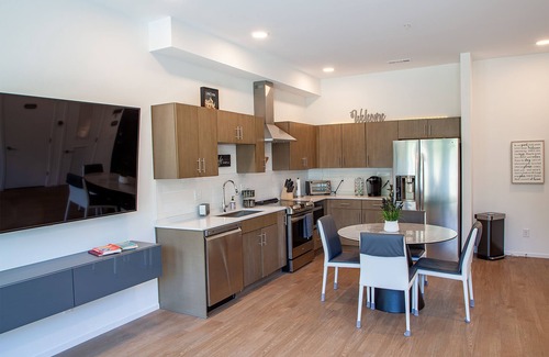 Edgehill Condominio | LUX 2BD / 2BA CONDO .5 MI de Lower Broadway- NASHVILLE, TN